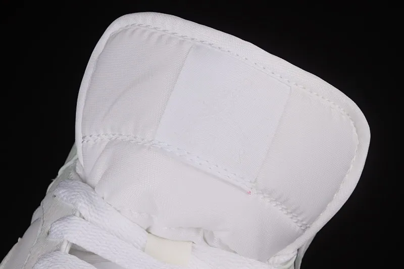 All Categories Air Jordan Jordan Series Basketball Shoes Air Jordan 1 Mid Air Jordan 1 Mid AJ1 Joe 1 Starry Sky Thermal Sensing China Basketball Shoes 554725-130